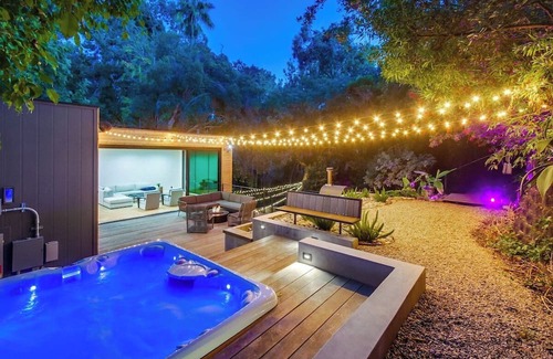 Fire Mountain House | A Zen Paradise - With Hot Tub and Pizza Oven