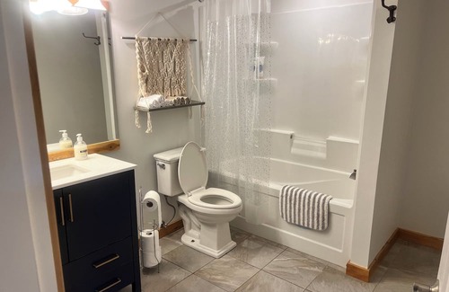 Winfield House | Cozy Guest Suite in Lake Country BC - Beautiful view, Convenient location.