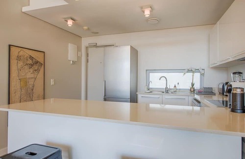 Cape Town Villa | Lake View Harbour Bridge Villa