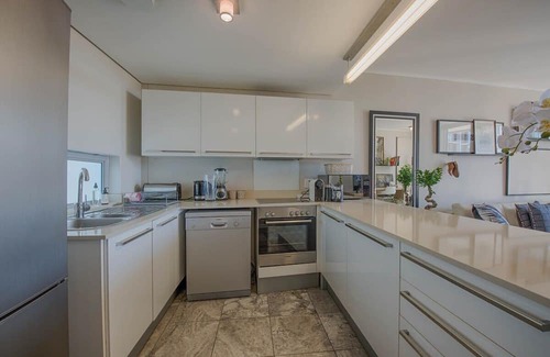 Cape Town Villa | Lake View Harbour Bridge Villa