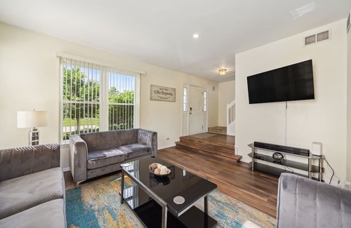 Fox Valley House | Plainfield Rental - Metcalf Ctn