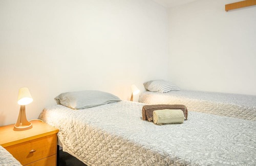 Sines House | Private Bedroom 'Quarto Triplo 2' with Private Terrace and Wi-Fi