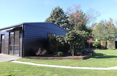 Waimate House | Private & comfortable guest space