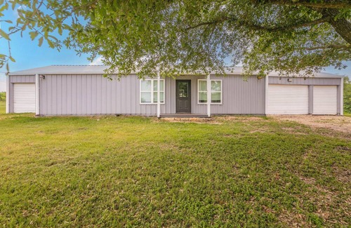 Salado House | Charming barn with 2 bedrooms and WiFi, AC in Salado