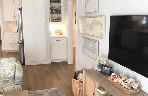 Mid Island House | Newly renovated and ready to rent again! Come unwind on the Beach!