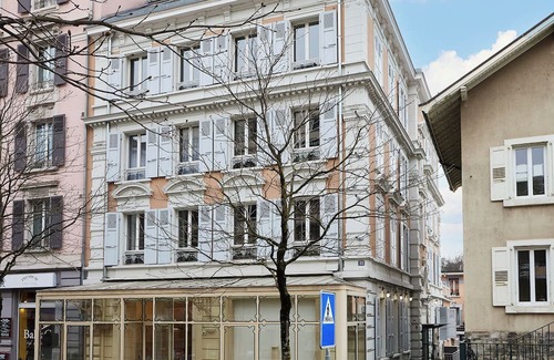 Lausanne House | Chic hotel with WiFi, AC, fitness room in lovely Lausanne