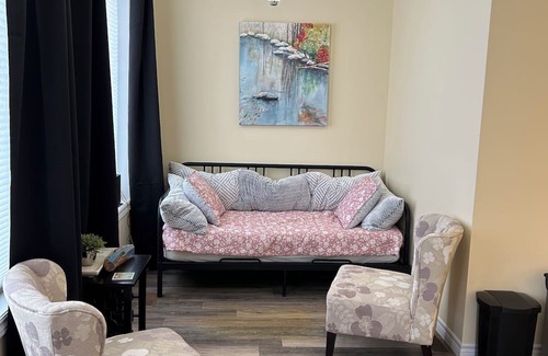Canning Apartment | Spacious 4 bed, pet friendly and cozy accommodation downtown Canning.