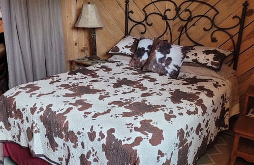 Medanales House | A perfectly peaceful stay on a working horse ranch in Abiquiu Valley