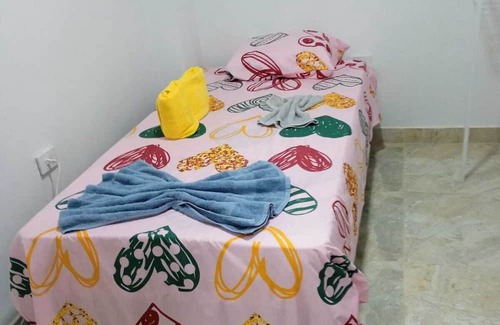 Cali Bed & Breakfast | Lovely bed & breakfast with WiFi in Cali for one guest only.