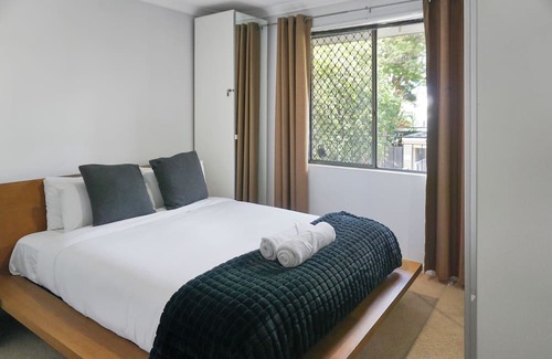 Wembley Apartment | Relax & Explore Wembley Haven-Close to Everything