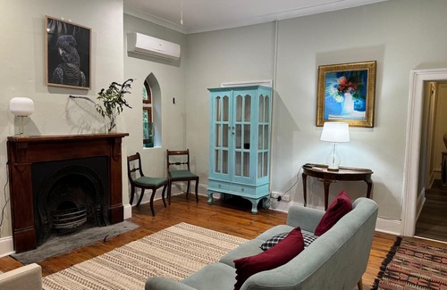 Upper Wakefield Cottage | This quaint and elegant cottage is your retreat in the heart of charming Auburn!