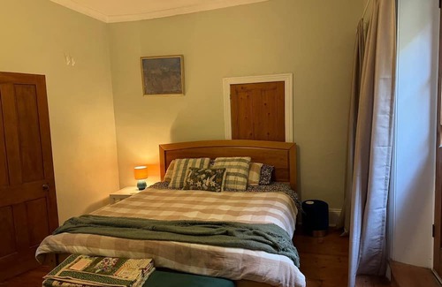 Upper Wakefield Cottage | This quaint and elegant cottage is your retreat in the heart of charming Auburn!
