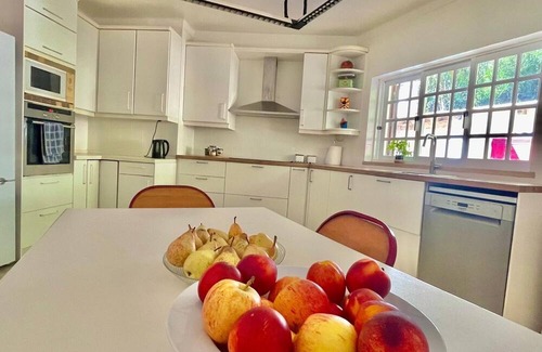 Charneca da Cotovia House | Villa Figueira - Propriedade a 5 Minutos das Praias com Grande Jardim