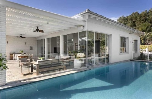 Binyamina-Giv'at Ada Villa | Luxe Villa with Fenced Heated Pool and Jacuzzi