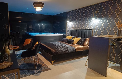 Marsillargues Apartment | Apartment, Suite with Spa, close to beaches