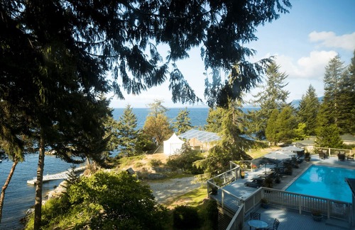 Halfmoon Bay Resort | Tranquil Oceanview Lodge B