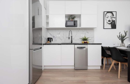 Praga Apartment | Spacious Apartment for 4 by Renters