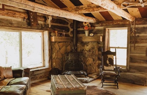 Silver Lake Cabin | Upscale rustic cabin in Silver Lake, Oregon's outback