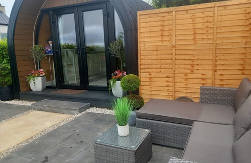 Inishowen Cabin | Fantastic cabin with panoramic sea views, located in Quigley's Point, Inishowen.