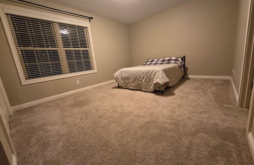 Orange Prairie House | Charming 3-bed Rm house with AC and WiFi in a quiet Dunlap N Peoria neighborhood