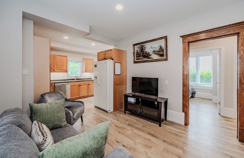 Cambridge Apartment | Charming Cambridge Retreat: Modern 2BR with Parking, Steps from Shops & Dining