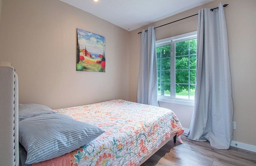 Victoria Harbour Cottage | Robin's Point - Three Bedroom Cottage, Sleeps 6