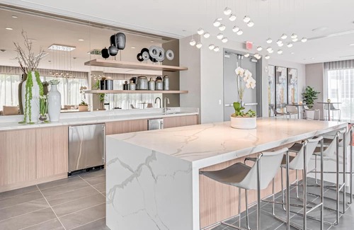 Doral Condo | Sleek Doral Haven: Studio Comfort