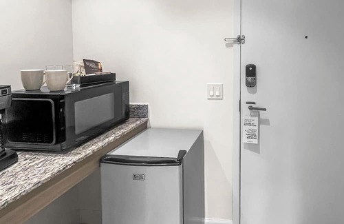Doral Condo | Cozy Doral Gem: Room & Essentials