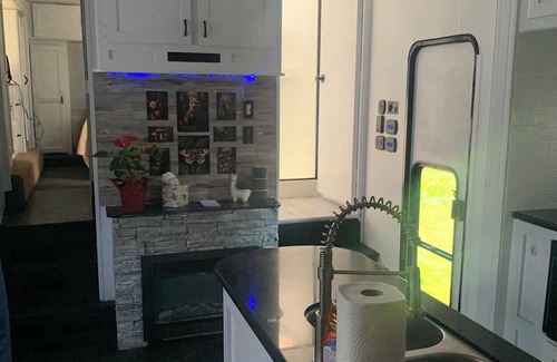 Calder House | Terrific RV with WiFi near St Joe River
