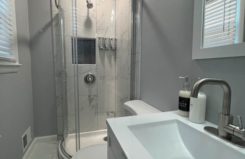 Walker Mill House | Spacious 5-bedroom house with driveway & backyard near DC and JB Andrews