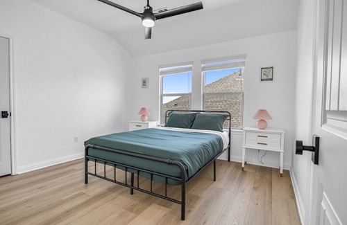 Georgetown House | Spacious high ceilings, a refreshing pool, and a BBQ area. Just 30 mins from Austin,