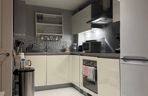 Wimbledon Park Apartment | 3rd floor Cozy Flat in the Heart of Tennis and Football in London!