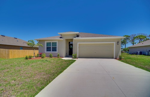 Sebastian House | Pet-Friendly Sebastian Retreat: 7 Mi to Beach!