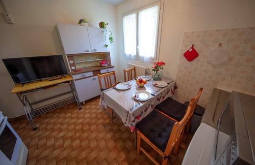 Sazos Apartment | APARTMENT 5 Mn FROM LUZ ST SAUVEUR 4 PERSONS kitchen 2 bedrooms