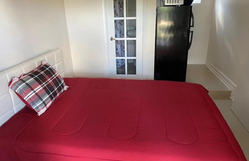 Davie House | "Charming Single Room with Ensuite Bathroom"
