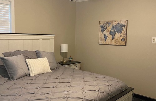 New Iberia Villa | Spacious one level brick home. Only minutes to Historical downtown New Iberia.