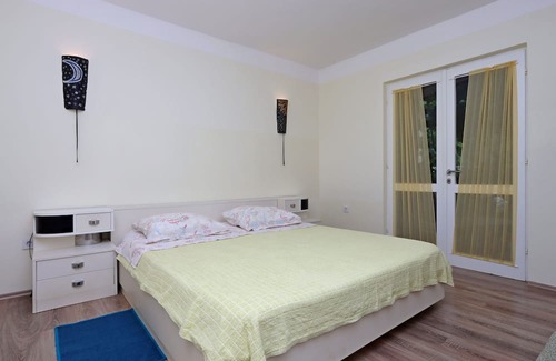 Porozina Apartment | One bedroom apartment with terrace Porozina, Cres (A-23050-a)