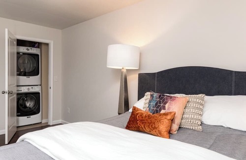 Dacula House | Luxurious Suite with 5-Star Amenities and Prime Location!