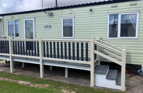 Skegness Ski Chalet | Immaculate 2 bedroom caravan in Ingoldmells,