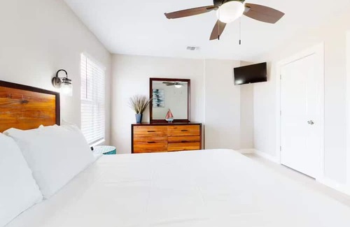 Port Isabel Condo | Beautiful Waterfront Getaway with Docks!