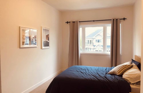 Wellington House | Modern, spacious and new home in Wellington - walking distance to all amenities!