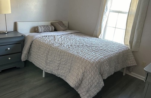 Valdosta House | Home away from home. Near moody Air Force base also 15 min away wild adventure