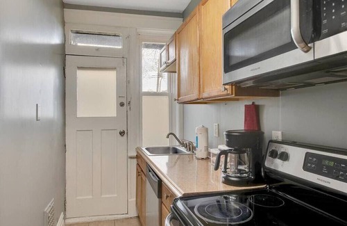 Shaw House | Historic, First Floor Unit in Shaw Community STL 1W