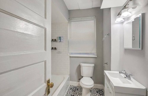 Tower Grove South House | Beautiful Tower Grove Unit, Recently Renovated 1N