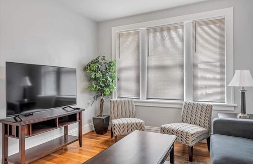 Southwest Garden House | Cozy, Beautiful, First Floor Unit in Tower Grove STL 1W