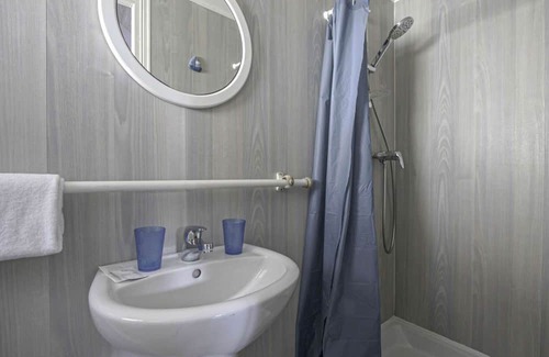 Tracy-sur-Mer Apartment | La brise marine, studio with shared garden