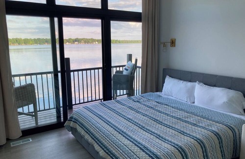 Delton House | MODERN & NEW Lake Home w/swimmable beach and built in entertainment
