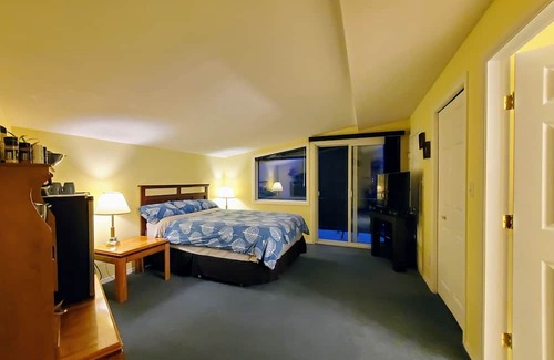 Eagle Bay Bed & Breakfast | Suite Retreat at the Lakehouse, with lake access and beautiful lake views.
