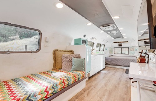 Kaweah Apartment | Retro Airstream w/ Hot Tub, 8 Mi to Sequoia NP!