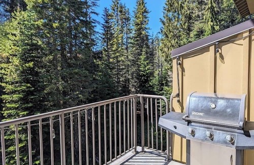 Government Camp Ski Chalet | Chalet 90 at the Official Collins Lake Resort